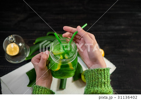 Drink with fresh lemon,kiwi, orange from bottle  31136402