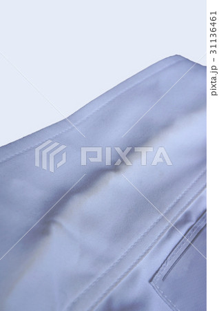 襟汚れ襟元アップ 白バック 31136461