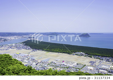 鏡山西展望台から見た虹の松原と唐津湾 鏡山西展望台から見た虹の松原と唐津湾 31137334