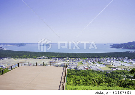鏡山西展望台から見た虹の松原と唐津湾 鏡山西展望台から見た虹の松原と唐津湾 31137335