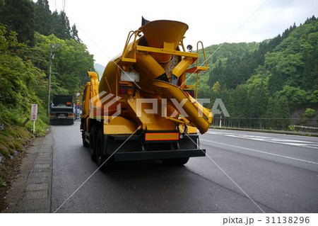 トンネル工事用ミキサー車 31138296