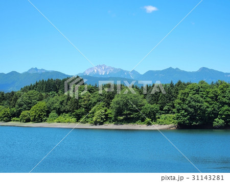 大山池から見る初夏の大山 大山池 狼谷溜池 大山池から見る初夏の大山 大山池 狼谷溜池 31143281