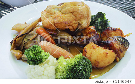 Roast meat, potato, green vegetables with gravy Roast meat, potato, green vegetables with gravy 31146647