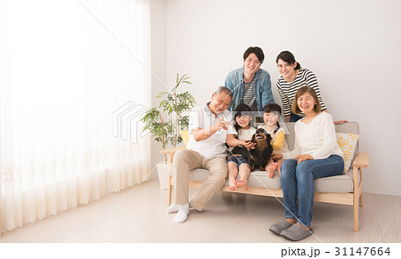 三世代家族 ペット ポートレート イメージ 31147664