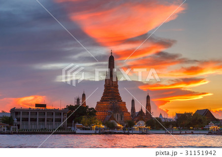 Wat arun on river view temple in bangkok 31151942