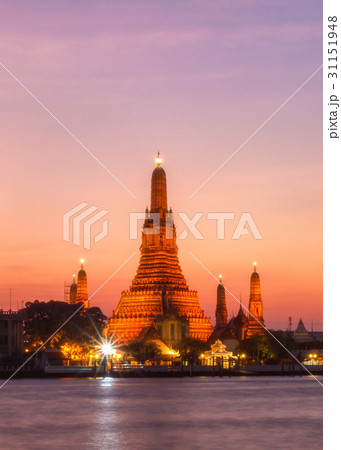 Wat arun night view temple in bangkok 31151948