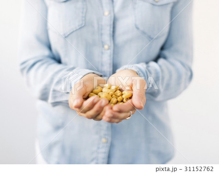 Woman holding handful of nuts Woman holding handful of nuts 31152762