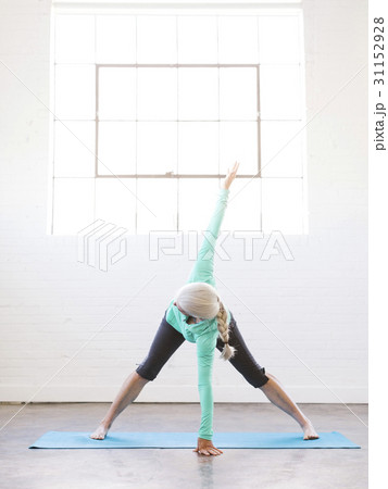 Senior woman practicing yoga on mat 31152928