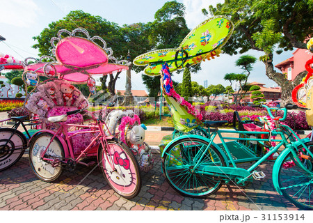 Trishaw is popular public transports 31153914