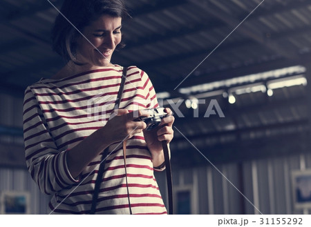 Woman traveler photographer holiday lifestyle trip 31155292