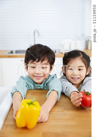 韓国人 兄弟姉妹 一緒 31159950