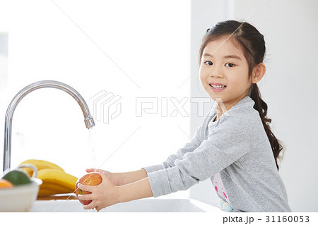 笑顔 微笑 微笑み 31160053