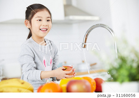 少女 笑顔 微笑 31160056