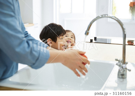 少女 洗浄 洗い 31160156