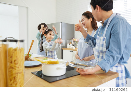 幸せ 幸福 笑顔 31160262