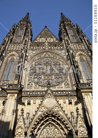 ローアングル 大聖堂 チェコ 31168910
