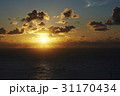 雲 夕焼け 海 31170434