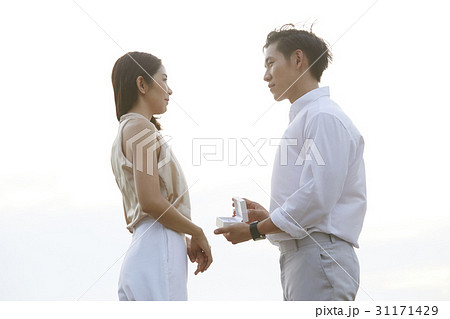 Man proposes marriage to his girlfriend. 31171429