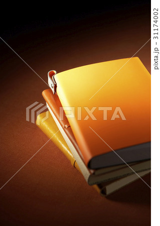 茶色の背景 ノート ダイアリー 31174002