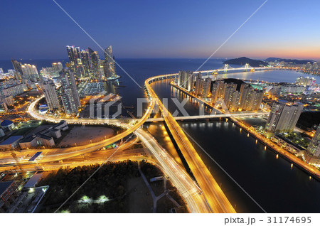 高層ビル 広安大橋 釜山 31174695