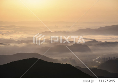 ガンウォルジェ 夕焼け シルエット 31175045