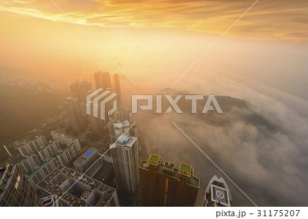 建築 雲 夕焼け 31175207