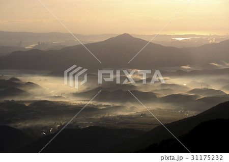 慶南 雲 山 31175232