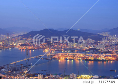 嵌まる埠頭 海 釜山港大橋 31175589
