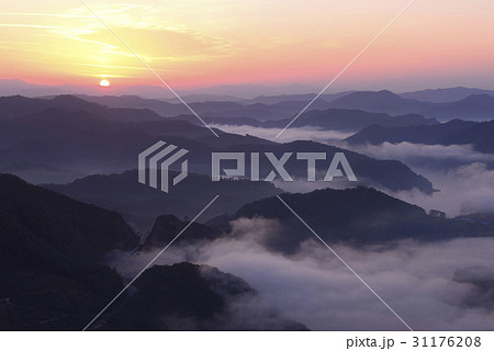 霧 オボンサン 日の出 31176208
