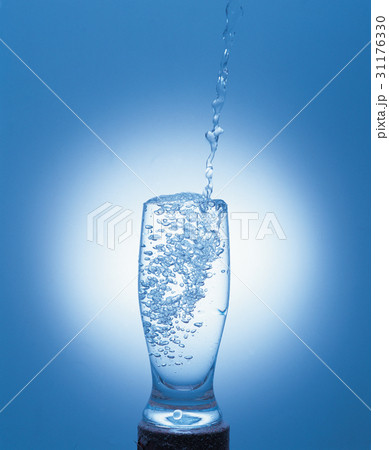 清潔 水 グラス 31176330