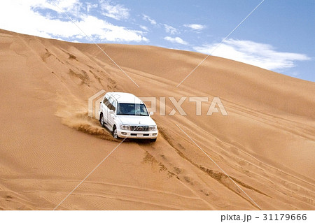 ドバイ 砂 砂漠 31179666
