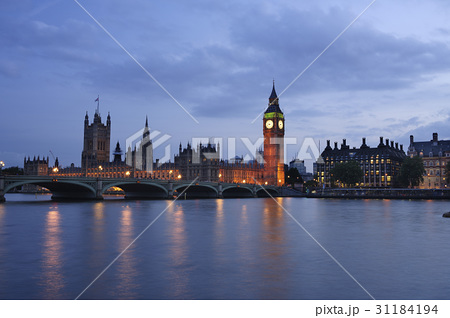 国会議事堂 ロンドン 時計塔の写真素材
