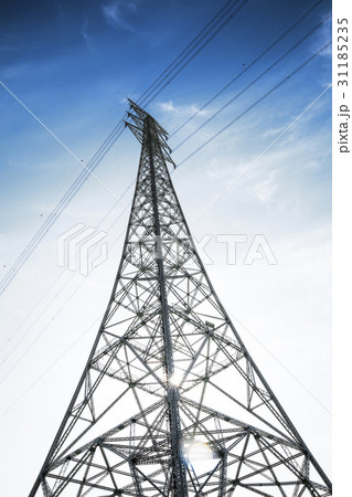 ローアングル 産業 送電塔 31185235