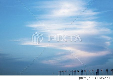 雲 旗 万国旗 31185271