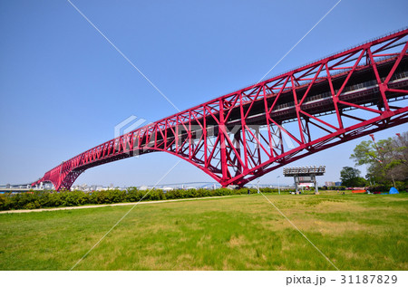 大阪港に架かる港大橋 大阪港に架かる港大橋 31187829
