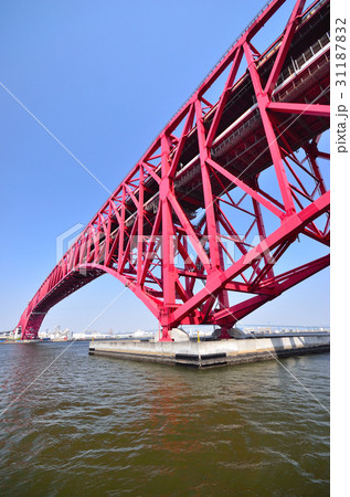 大阪港に架かる港大橋 31187832