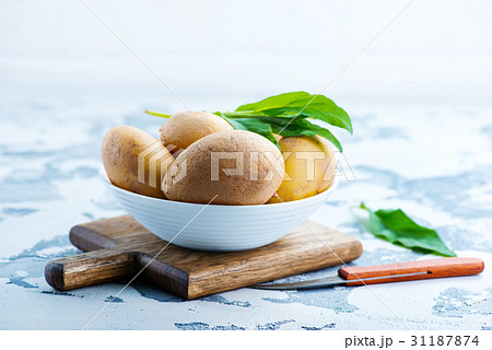 raw potato 31187874