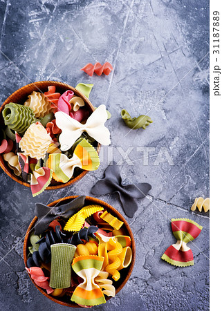 raw pasta 31187889
