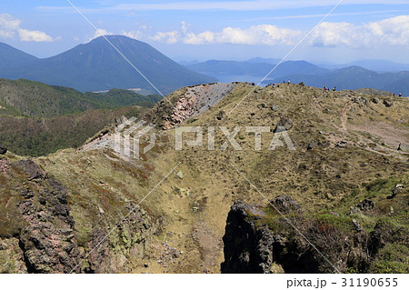 日光白根山から南東に見える中禅寺湖と男体山 31190655