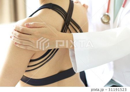Doctor examining patient, Sport exercise injuries. Doctor examining patient, Sport exercise injuries. 31191523