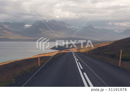 Endless Icelandic Highway 31191978