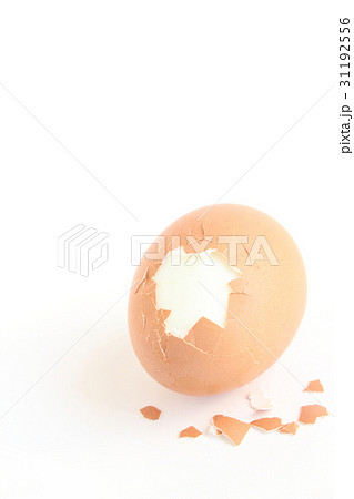 ゆで卵を剥く ゆで卵を剥く 31192556