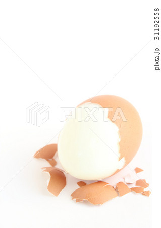 ゆで卵を剥く 31192558