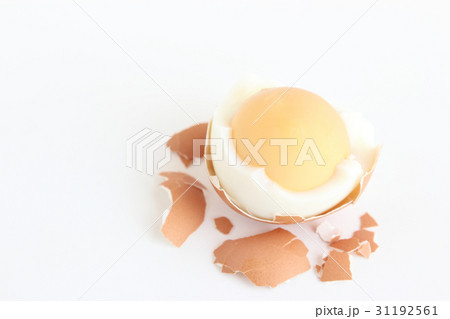 ゆで卵を剥く 31192561