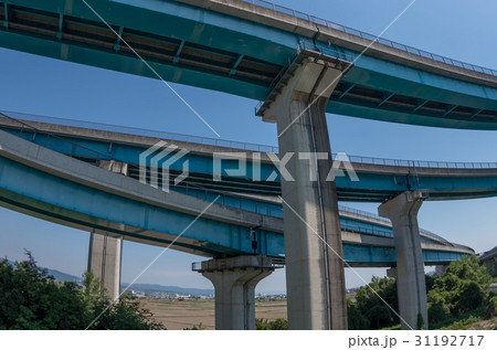 複数の並走するジャンクションの高架橋 複数の並走するジャンクションの高架橋 31192717