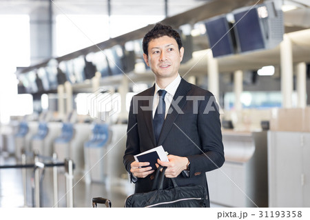海外出張へ出かけるビジネスマン 31193358