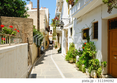 Narrow street in city of Rethymno, Crete, Greece 31194092