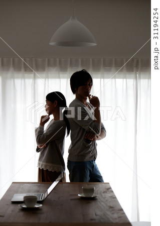 夫婦喧嘩・シルエット 夫婦喧嘩・シルエット 31194254