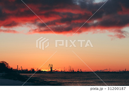 Hot winter sunrise 31200187