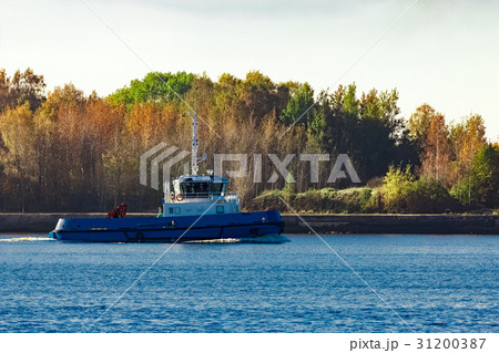 Blue small tug ship 31200387